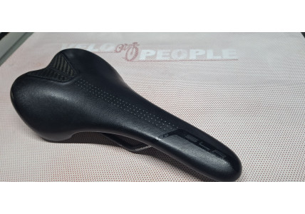 Седло Б/У  Selle Italia carbon fibre slr 