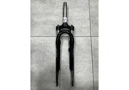 Вилка 28" Suntour CR-8R Gwint Preload, резьбовая Disk 1-1/8, черная