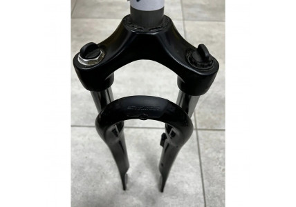 Вилка 28" Suntour CR-8R Gwint Preload, резьбовая Disk 1-1/8, черная