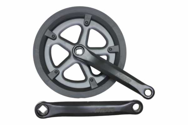 Система шатунов XLR8 170x46T, стальная квадратная с черной крышкой.